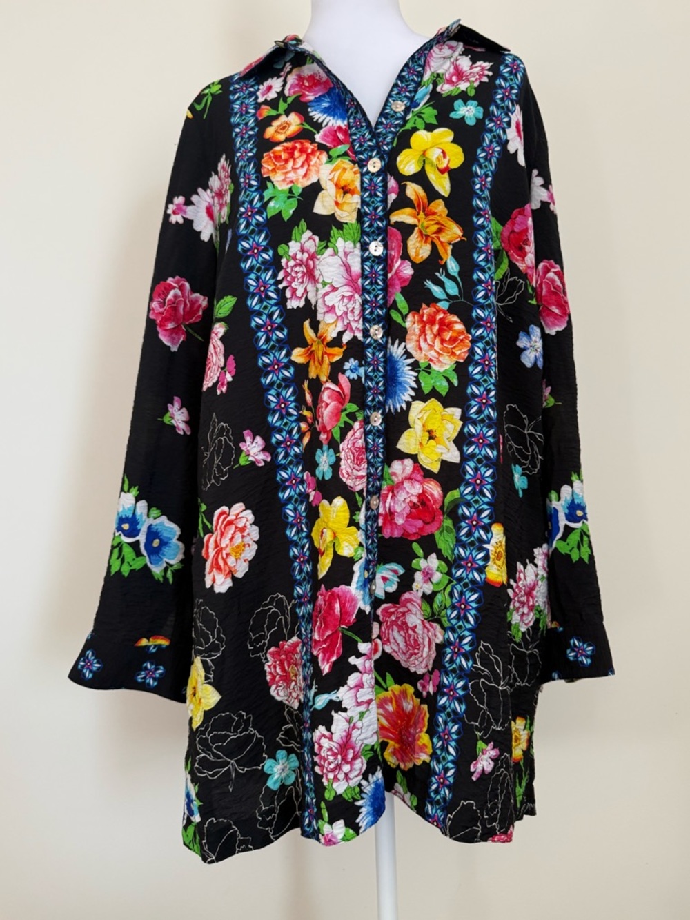 John Mark Black Floral Print Tunic with Bright Blooms Size Large